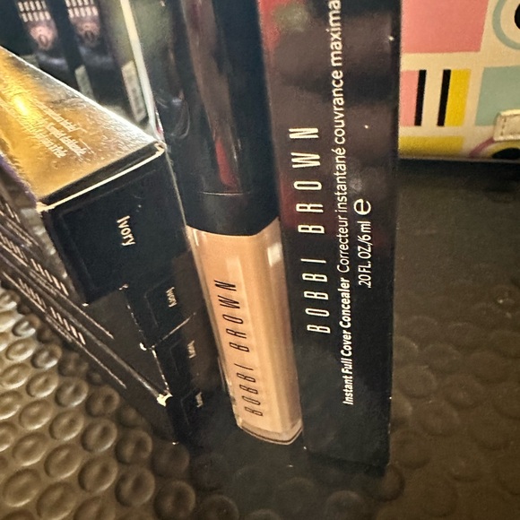 Bobbi Brown Skin Full Cover Concealer .27 fl. oz. LIQ/8 ml - IVORY - Picture 3 of 7